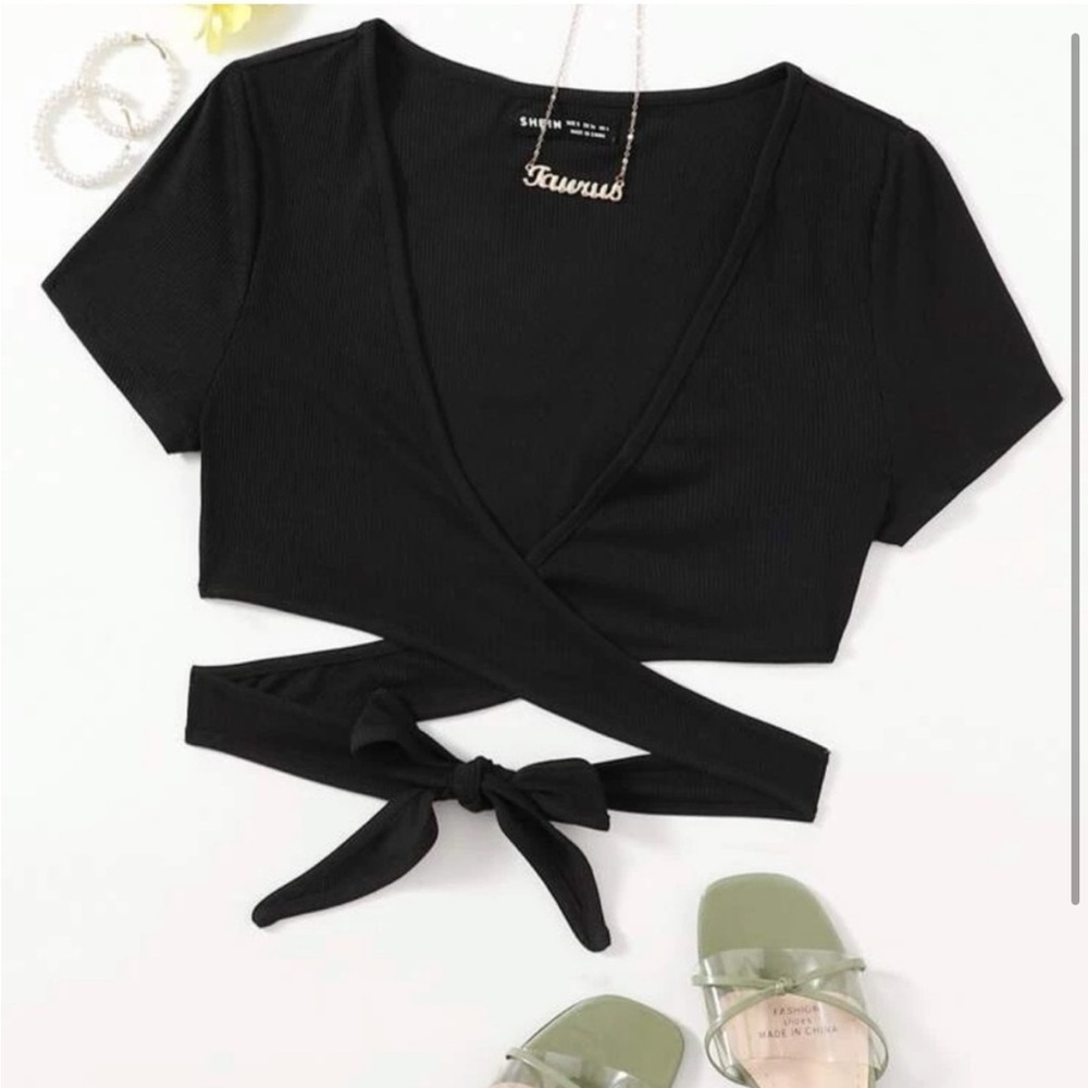 🔵 SHEIN V Neck Black Tie-Front Crop Top Size 6